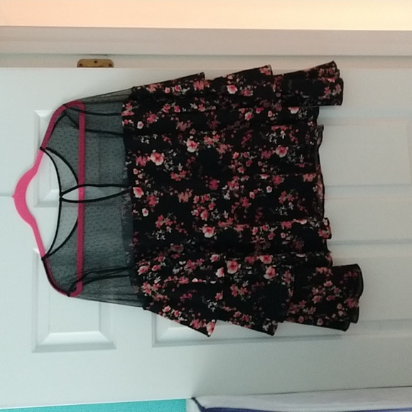 Tiered top in a floral pattern, sheer mesh at top. - Picture 2 of 9
